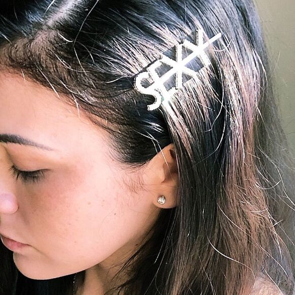 • SEXY • Crystal Hair Clip 💎 - Picture 4 of 5
